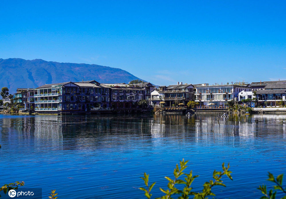 雲南大理是著名的旅遊勝地,而美麗的蒼山洱海是遊客必遊景點.