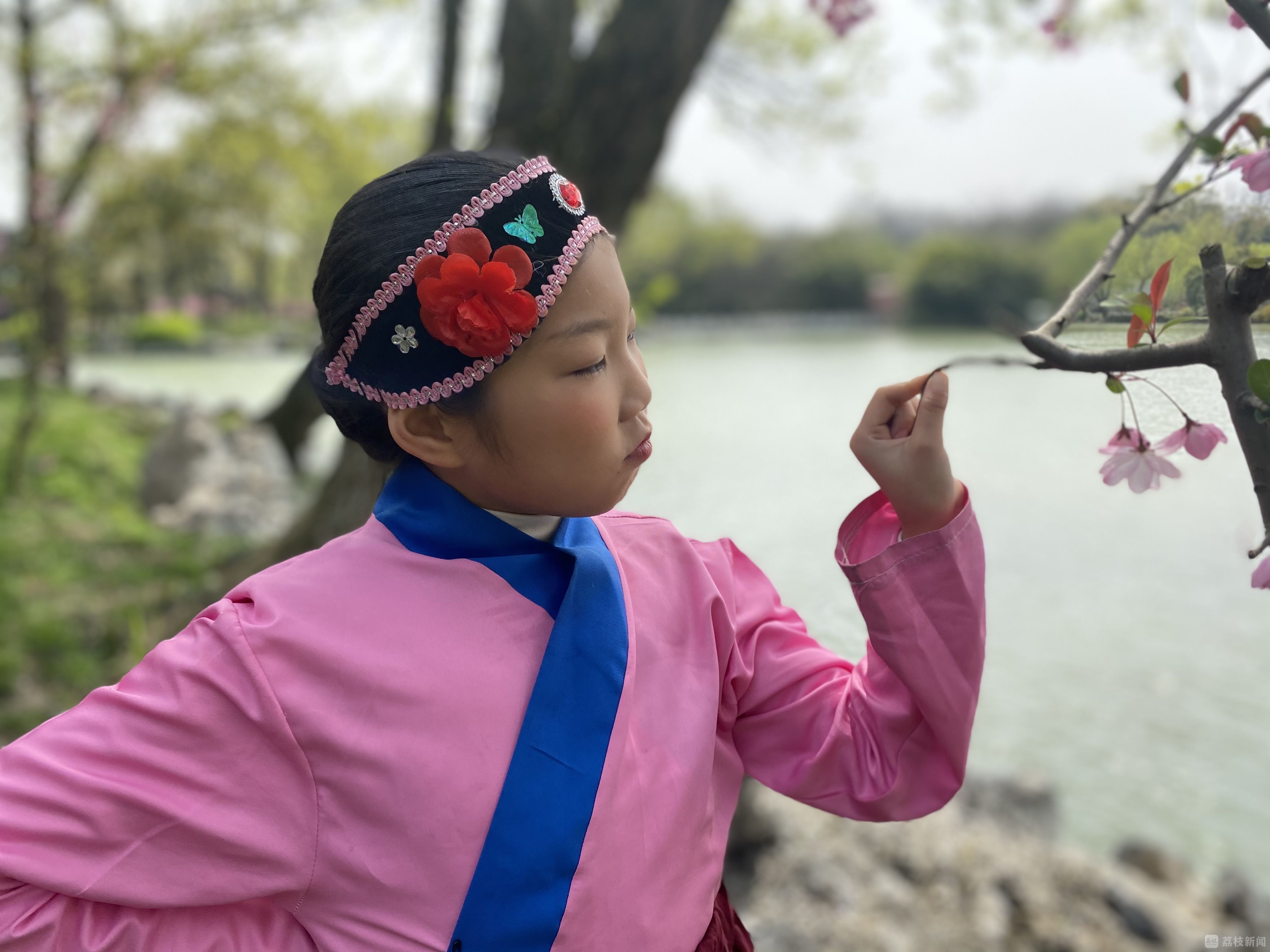 热烈祝贺星梦想少儿艺术小演员参加江苏影视频道《超级星达人》百部