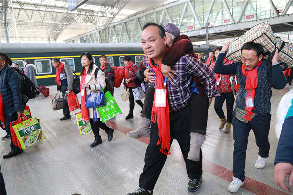 为了满足7旬母亲回家过600_399