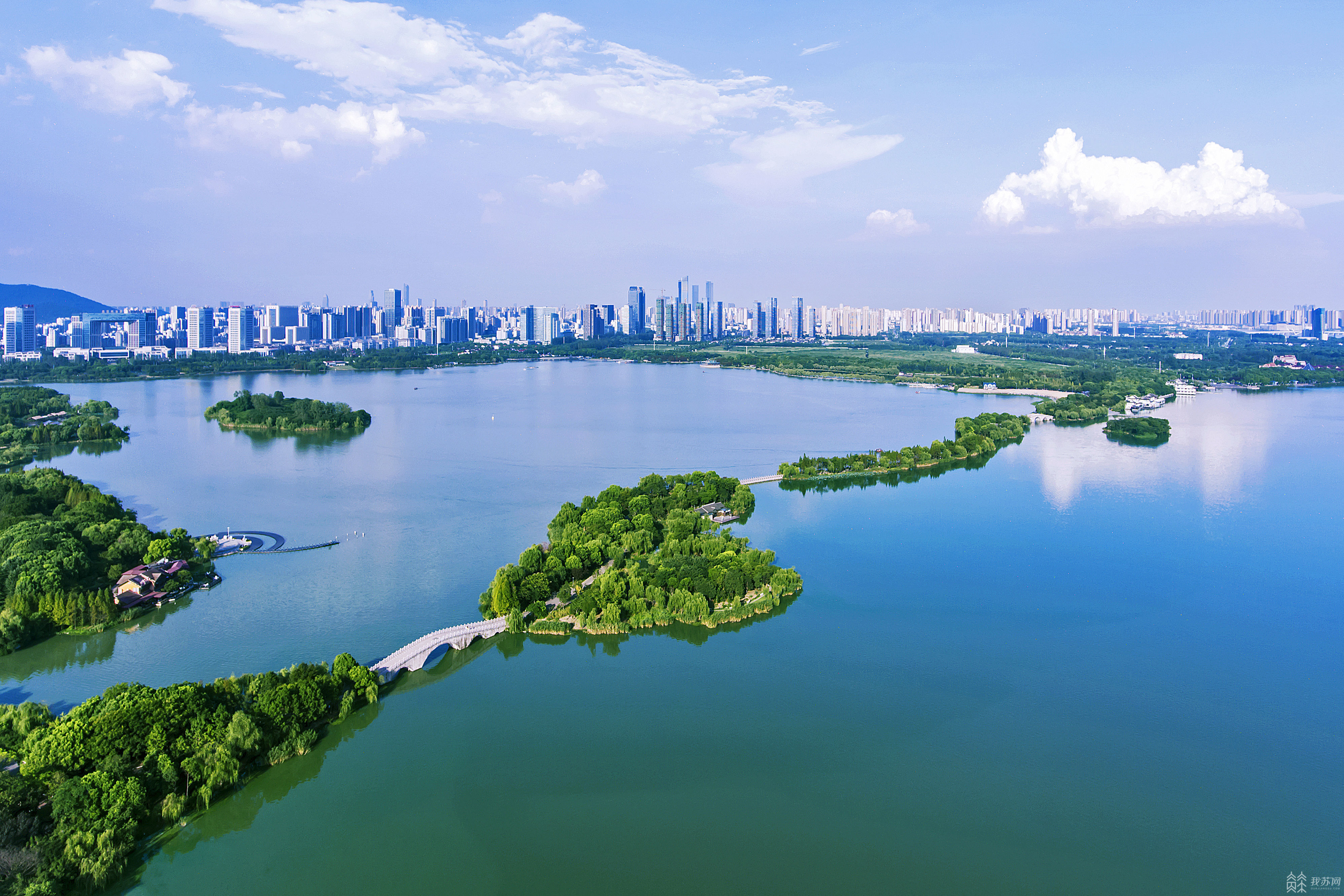 滨湖区是无锡市建设山水城,生态城的标志性板块,汇聚了太湖湾科创带最