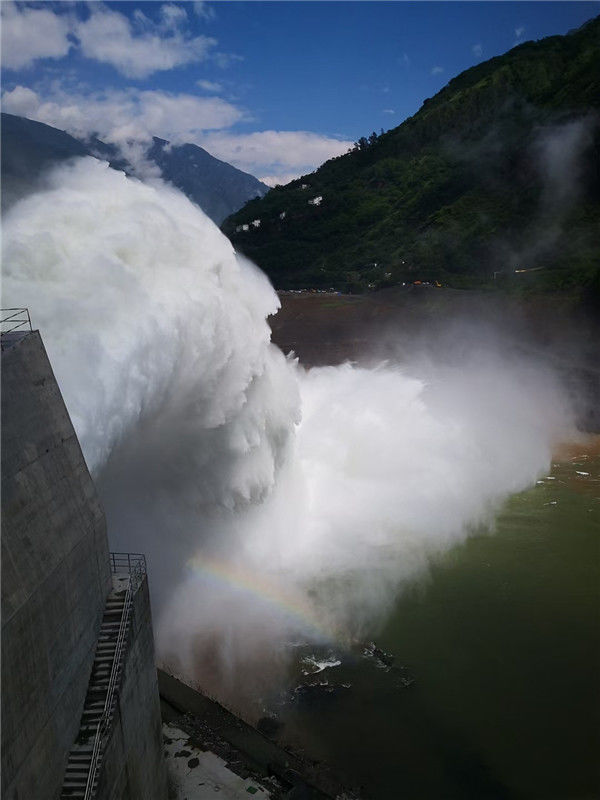 世界在建规模最大水电站白鹤滩水电站泄洪洞工程启动实验性泄洪