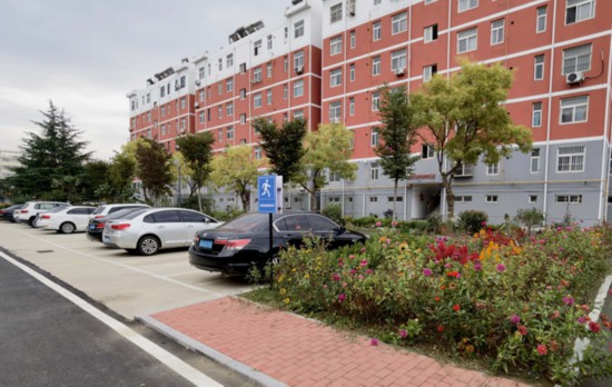 改造出新后的东海县晶华新邨小区。东海县委宣传部供图