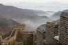 2022年11月20日，河北承德，滦平县金山岭长城晨景壮美。