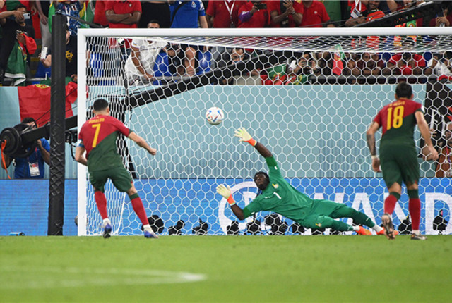 2022卡塔尔世界杯小组赛H组首轮：C罗点球破门 成为历史首位连续5届世界杯进球队员