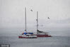 2022年11月30日，青岛，载客的帆船停止运营。