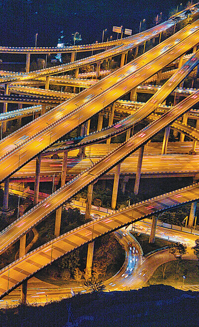 城市立交桥纵横通八方