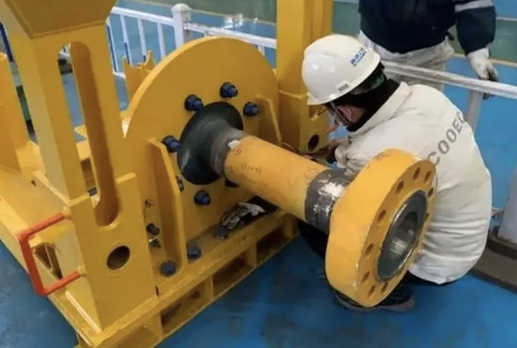 深海|国内首台深海水平式卡箍连接器研制成功