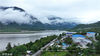 2022年6月9日，西藏自治区林芝市波密县古乡湖云雾缭绕，景色如画，吸引不少游客前往观赏。