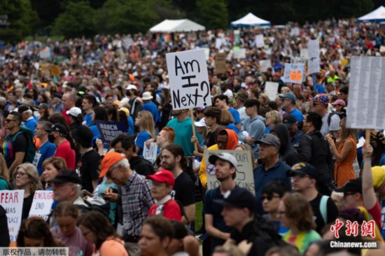 资料图:当地时间6月11日,美国发生全国性控枪游行。