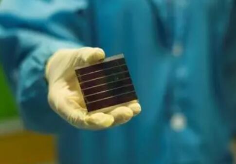 研究人员|钙钛矿太阳能电池寿命延至30年
