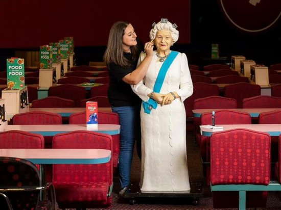 英女王登基70周年庆典倒计时，英国上下玩疯了&hellip;&hellip;