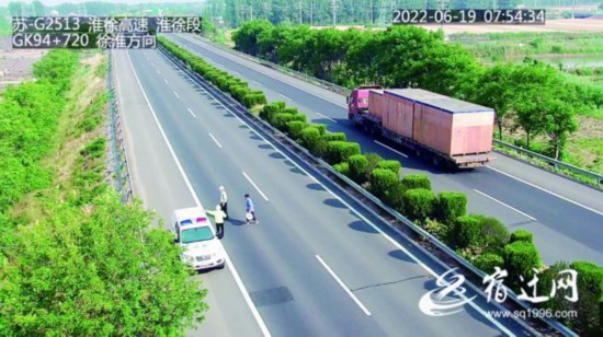 男子误闯高速2(2197912)-20220622092036