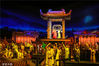 2022年6月22日，郑州，戏剧聚落群“只有河南·戏剧幻城”景区上演精彩剧目。
