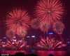 2011年2月4日，香港，维多利亚海港举行新年烟花汇演，30万市民及游客前往观赏。