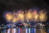 2016年10月1日晚上9时，香港特别行政区政府在维多利亚港上空举行了大型烟花汇演，庆祝中华人民共和国成立67周年。烟花汇演历时23分钟，共分8幕，由3艘趸船发放23888枚烟花。