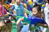 2022年7月1日，南京，持续高温天气，当地一家幼儿园举办“水枪大战”活动，小朋友们体验戏水乐趣，享受夏日清凉。