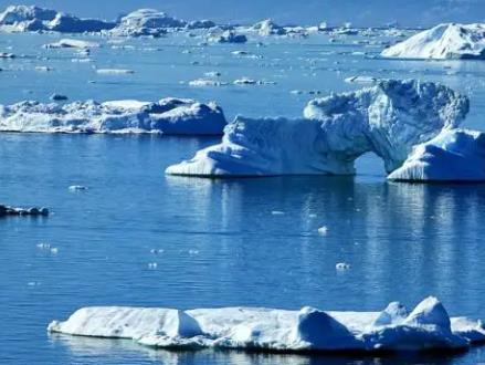 格陵兰岛|单日融冰60亿吨！异常温暖天气致格陵兰岛冰山快速融化