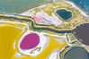 2022年8月13日，航拍山西运城多彩盐湖。盐湖色彩斑斓，如上帝的调色盘。近日，山西运城，盐湖藻类大量繁殖，湖水呈现出丰富色彩。其高饱和度的色彩，蔚为壮观。在持续高温天气影响下，运城盐湖部分卤水池水量减少，剩余的池水在干涸池底的映衬下，呈现出五颜六色且形态各异的天然图案，在航拍镜头下显得既神奇又壮观。
