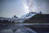 2022年7月19日傍晚到20日早晨，在西藏那曲的萨普冰川的12小时，拍摄了从黑夜到黎明。。在内湖拍摄萨普冰川的星空。