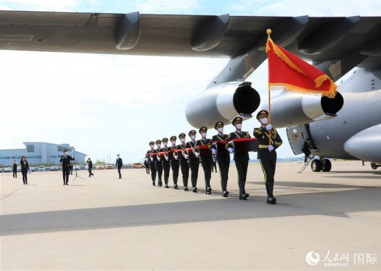 中国和韩国9月16日上午在韩国仁川国际机场共同举行在韩中国人民志愿军烈士遗骸交接仪式。人民网记者 张悦摄