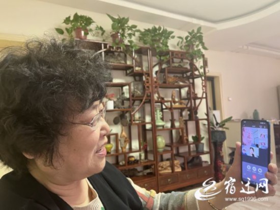 (晚报、速新闻)三十余位家人“共著”一本(2386941)-20220929083521