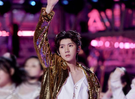 2023江苏跨年|跟随王源的新歌律动 一起《客厅狂欢》吧！