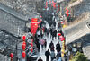 2023年1月18日，游客在江苏省扬州市东关街上游览。
