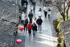2023年1月18日，游客在江苏省扬州市东关街上游览。