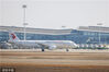 2023年1月28日，南昌，东方航空C919客机顺利降落在昌北国际机场。