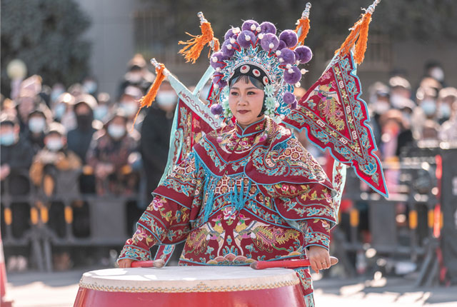 河南焦作：戏曲、舞狮等新春民俗节目巡演活动 引来观众阵阵喝彩