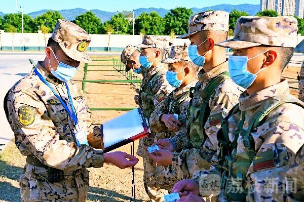 初显身手！直击新兵结业考核现场|荔枝军事_荔枝网新闻