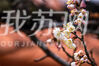又到一年赏樱时，今天（2月24日），笔者在南京玄武湖公园樱桃园看到，樱桃花已经初开，与红色的亭台楼阁交相辉映，春意盎然，温柔的樱花与蓝天相映显得格外唯美。
