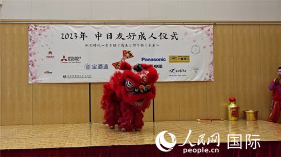 舞狮。人民网记者 赵雯博摄