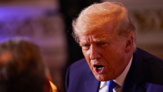 美媒：特朗普预测周二被捕后有人发帖呼吁&ldquo;内战&rdquo;，警方开始设路障 