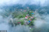 2023年3月28日，江西萍乡，芦溪县南坑镇大拢村生态茶场云雾缭绕，梯田茶树层层叠叠，苍翠欲滴。
