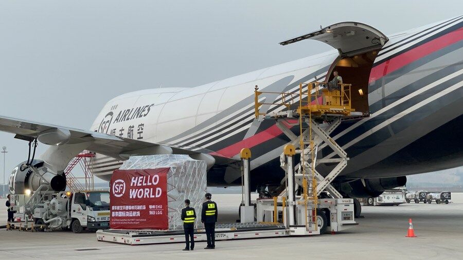 China's first cargofocused airport launches first int'l route_我苏网