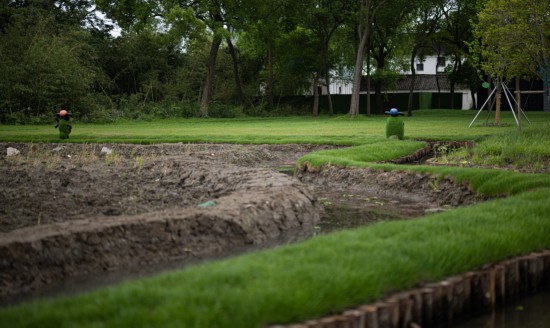 生态龙虾塘已经建好只待放苗。人民网 马焘焘摄