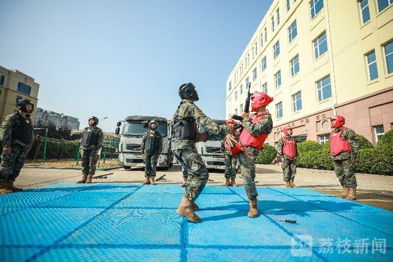 武警某支队扎实开展新兵专勤专训