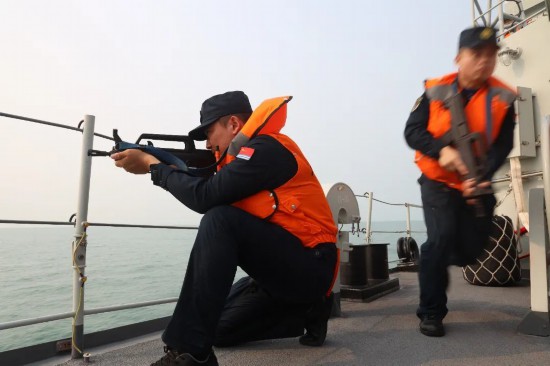 鏖戰海天戰風斗浪磨礪掃雷硬功某掃雷艦大隊開展反水雷作戰專攻精練