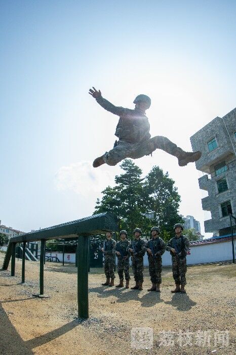 武警特战队员开展多课目强化训练荔枝军事