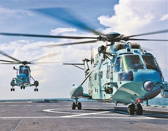 图②：舰载机起降训练。